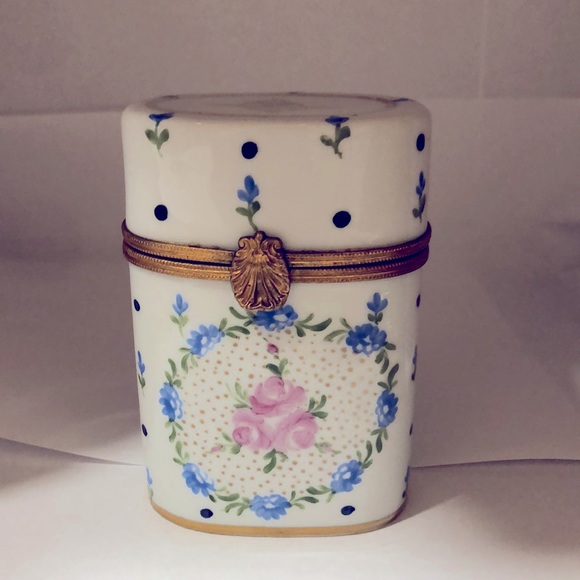 France Limoges hand paintedhinged lidporcelain gilt .